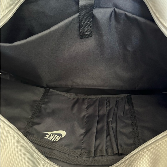 AF1 Nike 26L Bag - Picture 3 of 3
